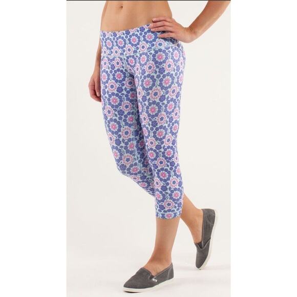 Lululemon Wunder Under Twiggy‎ Crop 6 Pants Purple Pink Aquamarine Floral - Picture 1 of 9